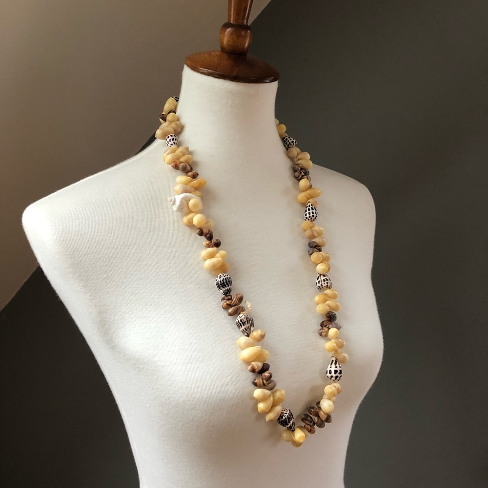 Heritage Antique Rarotonga Shell Lei - Picture 9 of 13